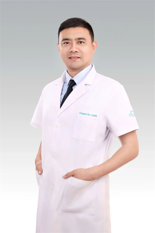 临沂市人民医院急诊医学中心副主任、急诊 ICU 主任朱运锋：生死边缘的生命守护者