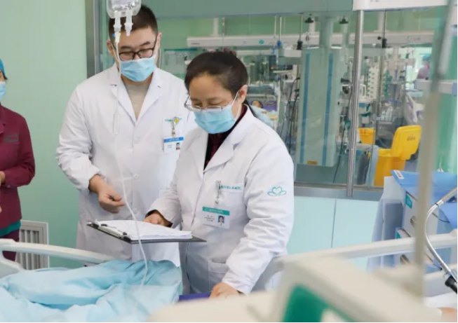 杏林春暖济苍生仁心仁术写大爱——记临沂市人民医院中医科主任李玲